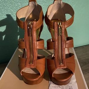 Michael Kors Berkley platform heel. Size 7